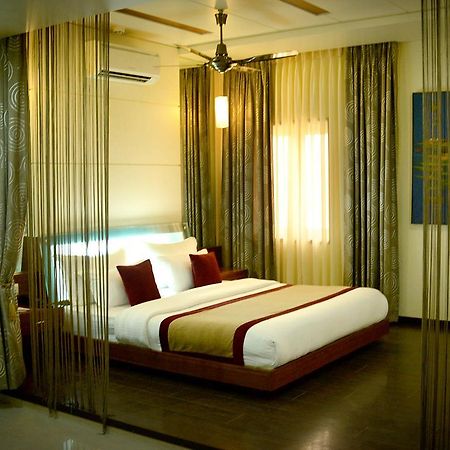 Hotel Fortune Palace Jāmnagar エクステリア 写真