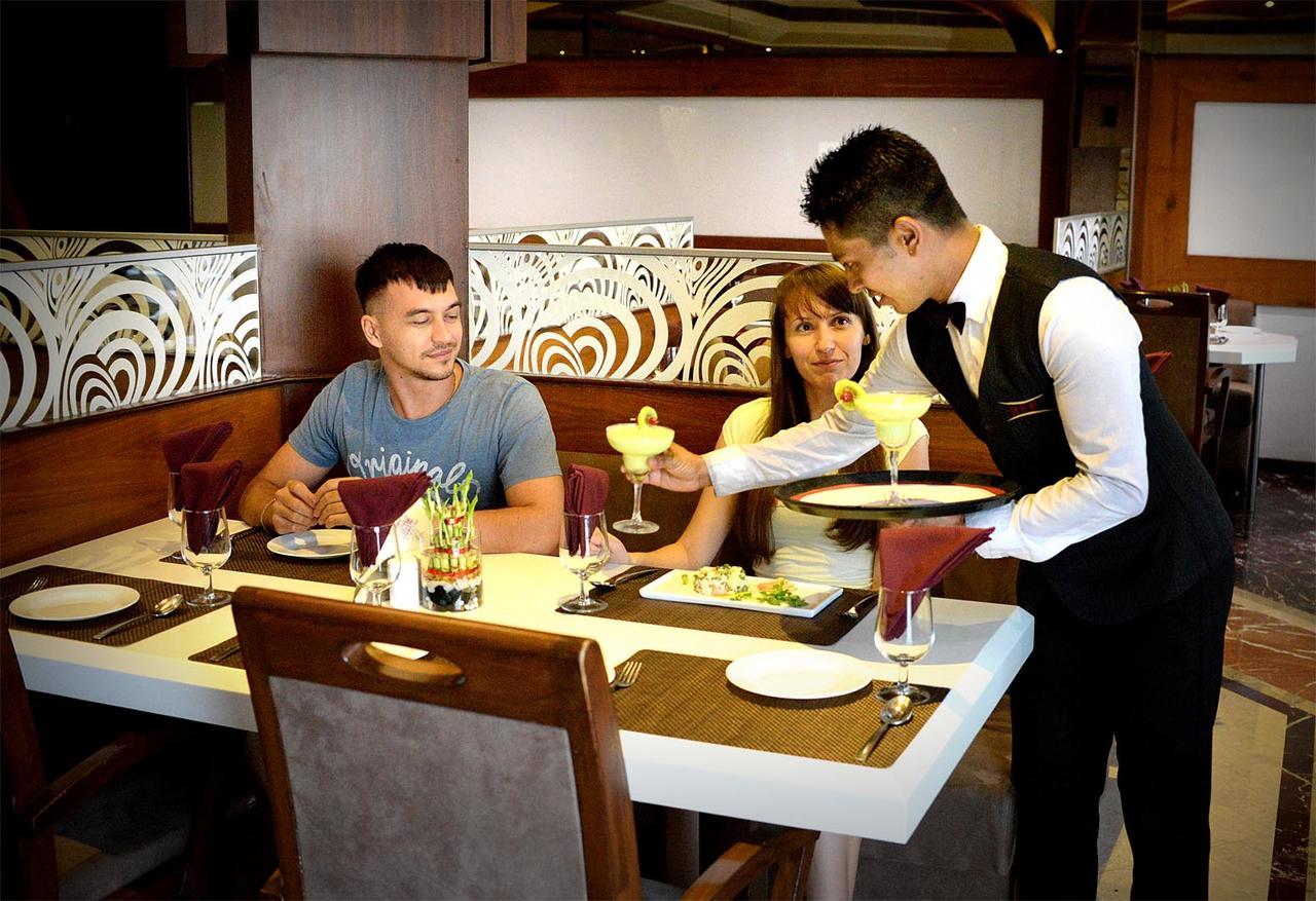 Hotel Fortune Palace Jāmnagar エクステリア 写真