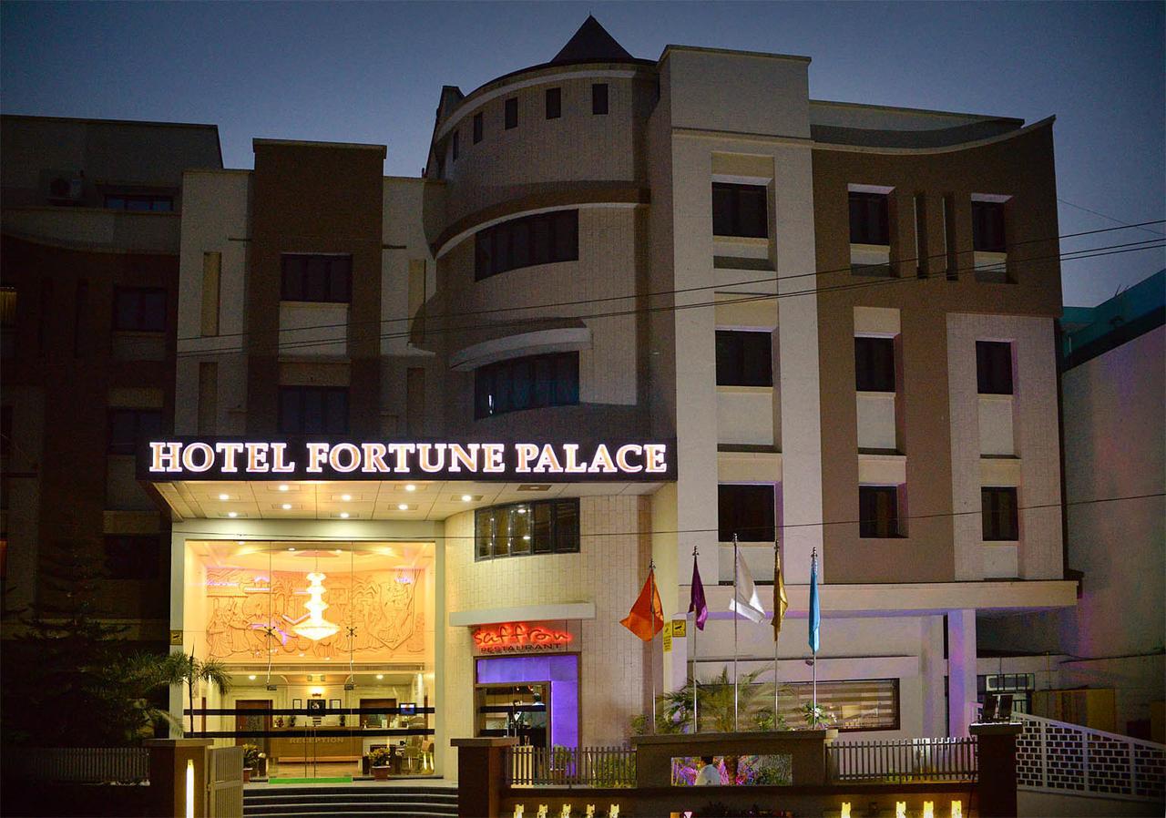 Hotel Fortune Palace Jāmnagar エクステリア 写真