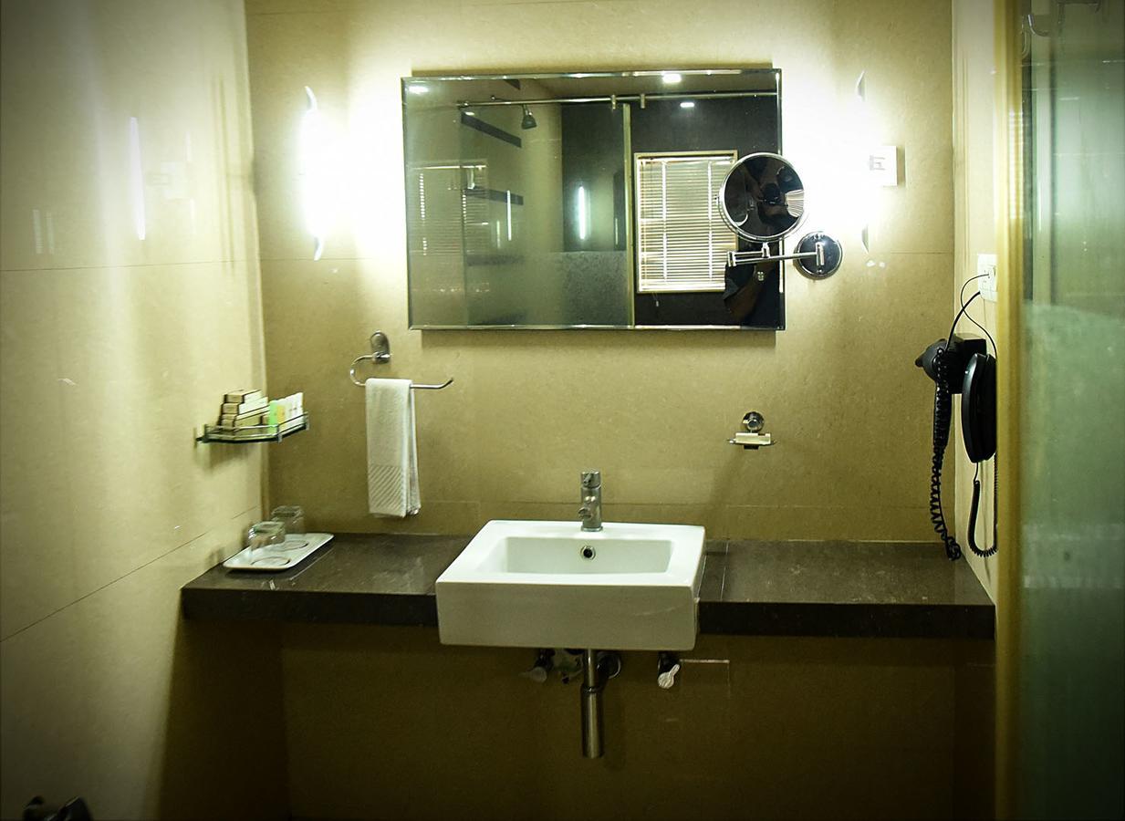 Hotel Fortune Palace Jāmnagar エクステリア 写真